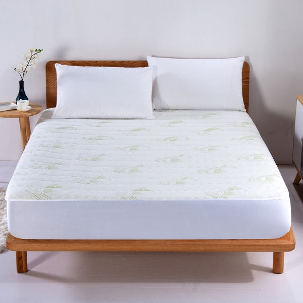 ALOE VERA RAYON FROM BAMBOO HYPOALLERGENIC MATTRESS PAD - KING - WHITE - Like New
