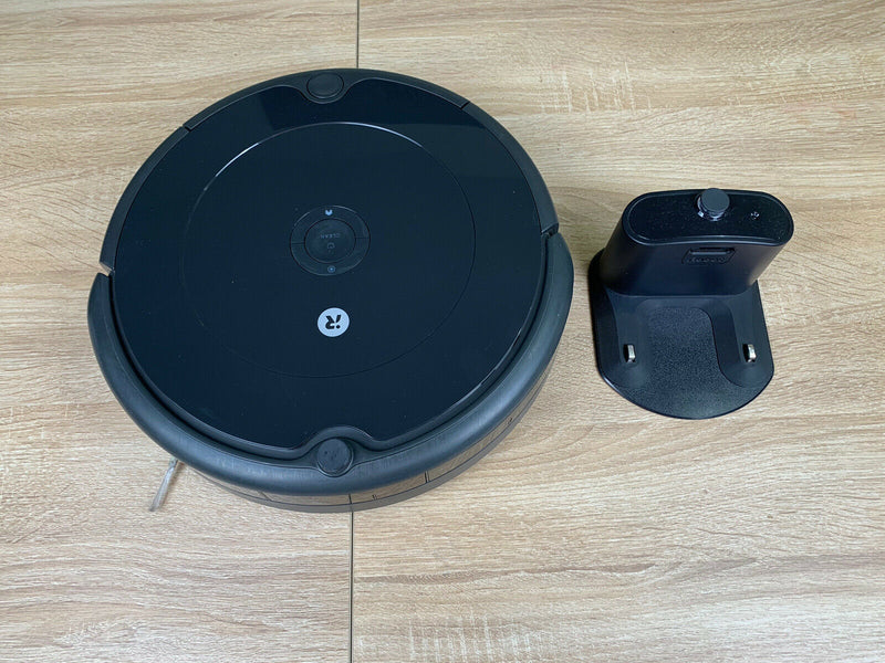 iRobot Roomba 692 Robot Vacuum-Wi-Fi Connectivity Charcoal Grey R692020 - Like New