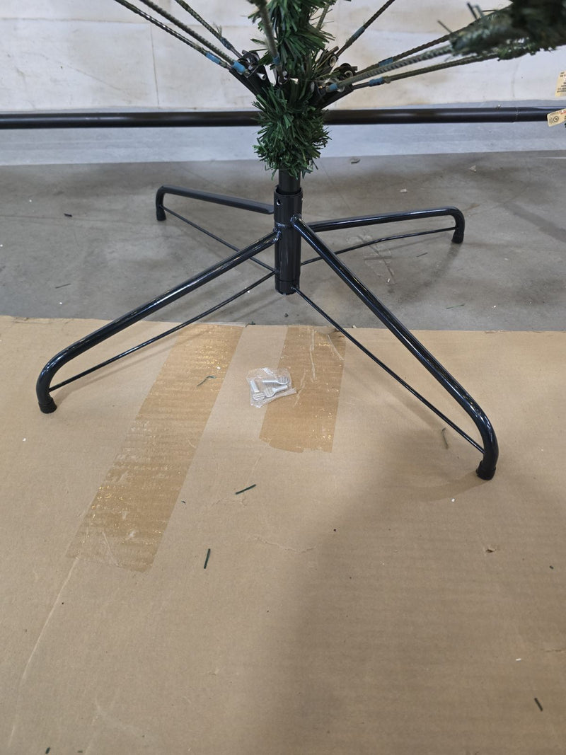 GENERIC CHRISTMAS TREE WITH PINE CONES AND BERRIES 2.1M (6.89FT) - GREEN - Like New