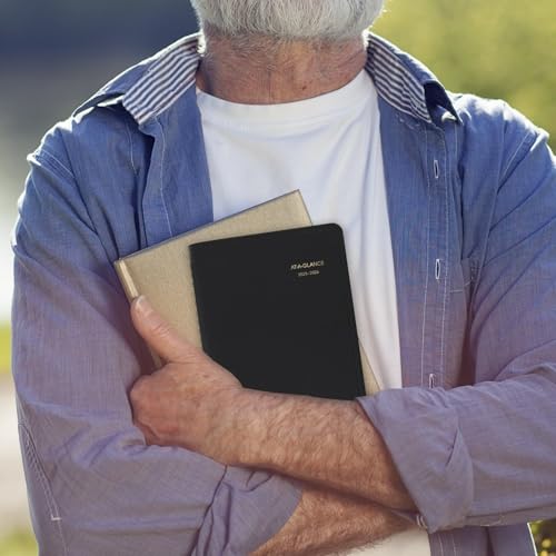 AT-A-GLANCE Planner 2025-2026 Academic Daily Appointment Book 5" x 8" 7080705 - Like New