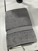 KATHY IRELAND BATH TOWEL 34IN X 65IN - PEBBLE GRAY - Like New