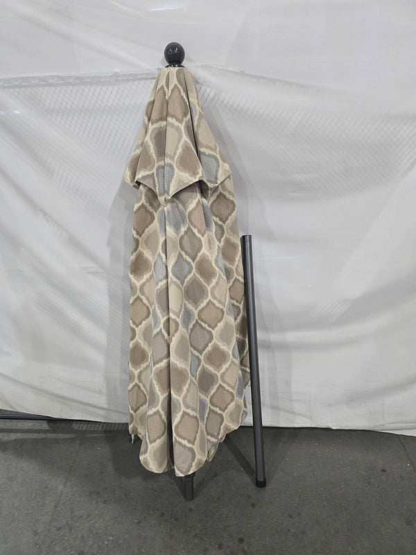 CALIFORNIA UMBRELLA PARKSIDE SERIES 9 FT ALUMINUM POLE - MULTICOLOR - Like New