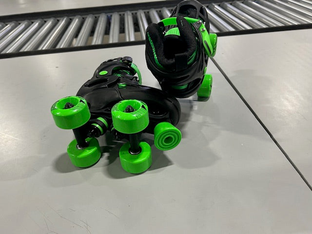 ROLLER DERBY GREEN WIRE KIDS' ADJUSTABLE QUAD SKATES -SIZE: S 12-2 - BLACK/GREEN - Like New