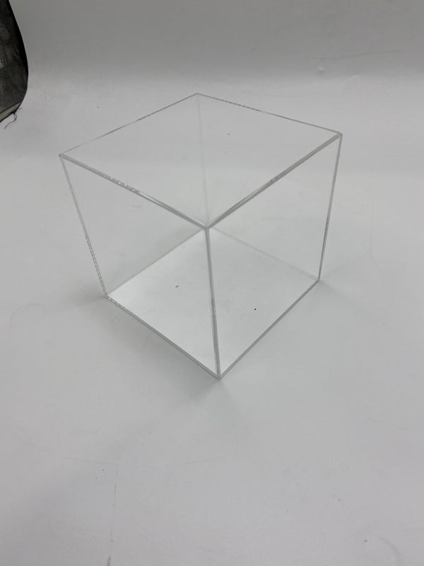 THYLE ACRYLIC SQUARE VASES 5" X 5" X 5" FOR EVENT PARTY, - Scratch & Dent