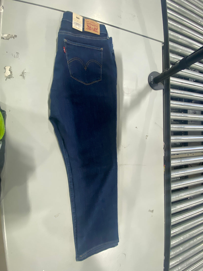 LEVI'S CLASSIC STRAIGHT FIT WOMEN'S JEANS 32 (14S) - SIZE: WOMEN 32 - Brand New
