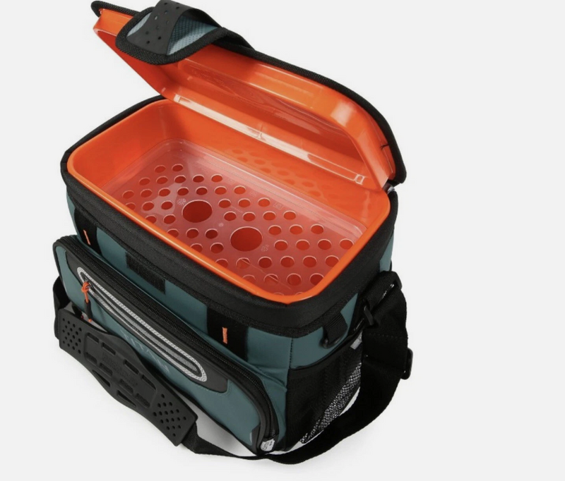 TITAN ARCTIC ZONE TITAN DEEP FREEZE ZIPPERLESS HARDBODY 8QT COOLER - JUNGLE HUNT - Like New