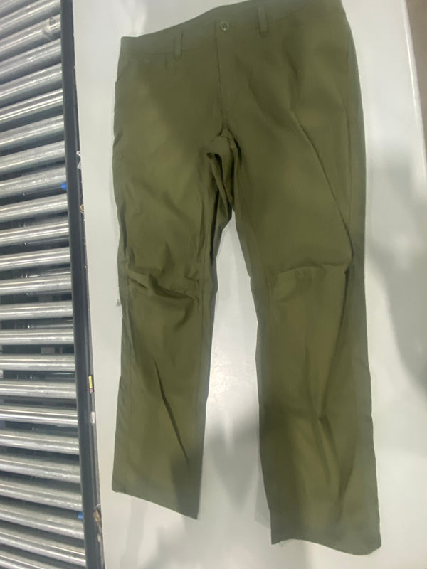 UNDER ARMOUR STORM LOOSE MEN PANTS - SIZE: MEN 38/34 - GREEN - Like New