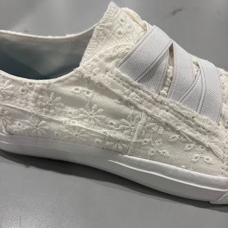 BLOWFISH MALIBU WOMEN'S MARLEY FASHION SNEAKER - 9 - WHITE FLOWERS DESIGN - Like New
