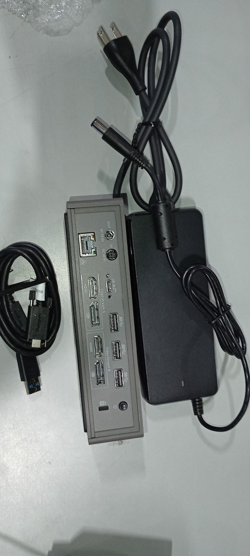 TARGUS USB-C UNIVERSAL DV4K DOCKING STATION WITH 100W POWER - BLACK - Like New