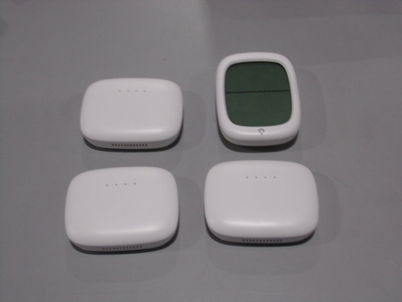 TH2+TH3 IN/OUTDOOR WIRELESS THERMO-HYGROMETER KIT TH2 X 1 TH3 X 3 PACK - WHITE Like New