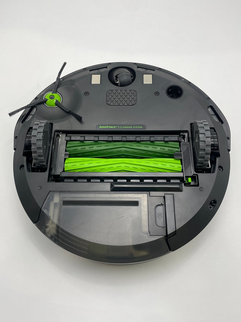 iRobot Roomba i3 3158 Wi-Fi Connected Robot Vacuum i315820 - Black Like New