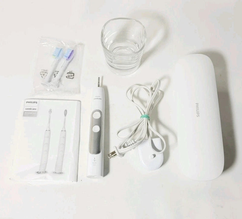 PHILIPS SONICARE EXPERTCLEAN SONIC ELECTRIC TOOTHBRUSH - WHITE - Like New