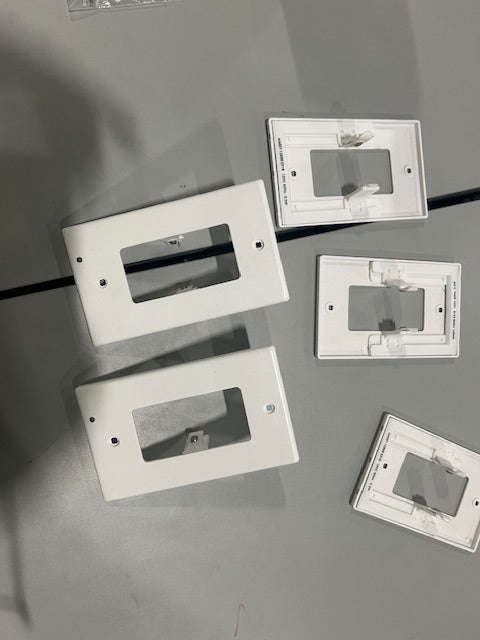 HELLO LIGHT 5 PACK WALL PLATE HELLO LIGHT LED NIGHT LIGHTS BUILT - WHITE - Like New