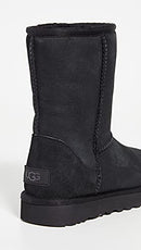 1016223 UGG WOMEN CLASSIC SHORT II BOOT SIZE 10 BLACK - Like New