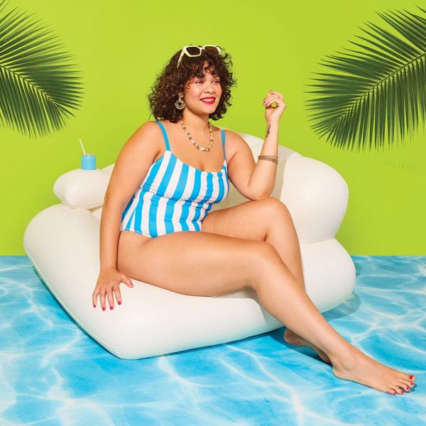 SUN SQUAD INFLATABLE CHAIR - SUN SQUAD™: INFLATABLE FURNITURE, 176 LB CAPACITY - Like New