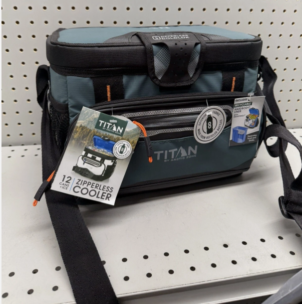 TITAN ARCTIC ZONE TITAN DEEP FREEZE ZIPPERLESS HARDBODY 8QT COOLER - JUNGLE HUNT - Like New