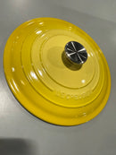 LE CREUSET ENAMELED CAST IRON SIGNATURE ROUND DUTCH OVEN LID, 3.5 QT - YELLOW - Like New