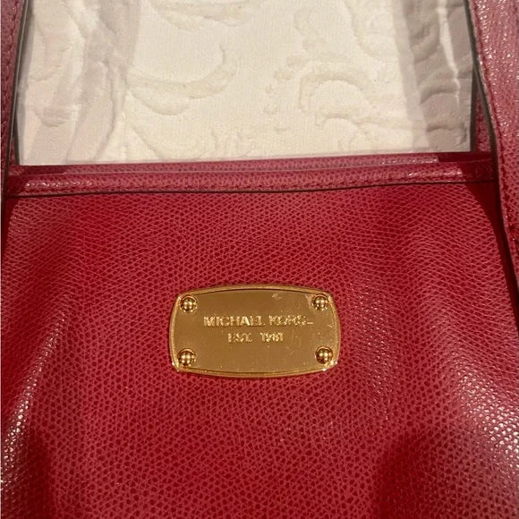 MICHAEL KORS NWOT HANDBAG - CRANBERRY - Like New