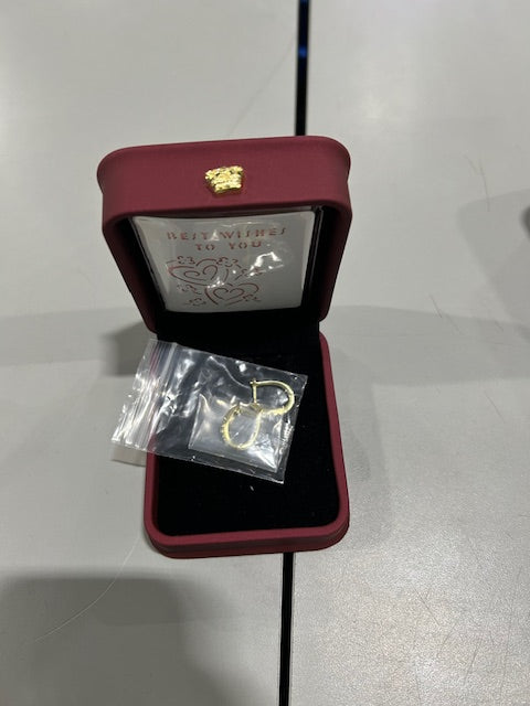 N/A GOLD HOOP HUGGIE EARRINGS IN VELVET BOX WITH GOLD ROYAL PENDANT - GOLD - Like New