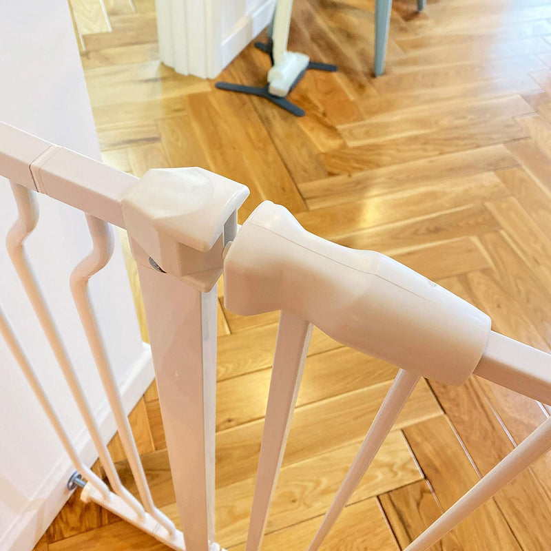 BALANCEFROM EASY WALK-THRU SAFETY GATE FOR DOORWAYS AND STAIRWAYS SIZES - WHITE - Like New