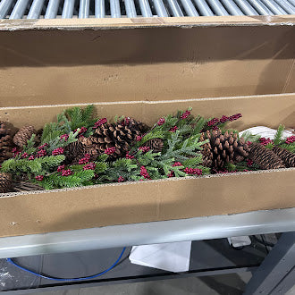ARTIFICIAL RED BERRY STEMS PINE BRANCHES FOR CHRISTMAS - GREEN - Like New