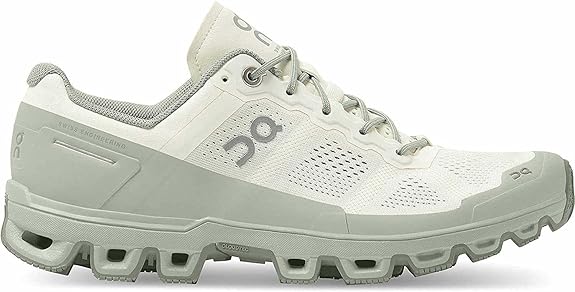 22.99618 ON Running Women Cloudventure White/Moss 6.5 Like New