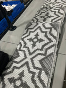ALFOLO OUTDOOR RECTANGLE RUG 104" BY 70" - GREY,WHITE - Like New