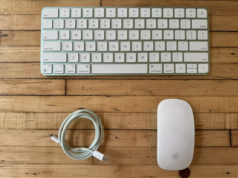 Apple Desk Set Magic Keyboard A2449 Magic Mouse A1657 Braided Cable - GREEN Like New