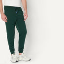 AEMN66198F25 AMAZON ESSENTIALS MEN'S ATHLETIC REGULAR SMALL DARK GREEN - Like New