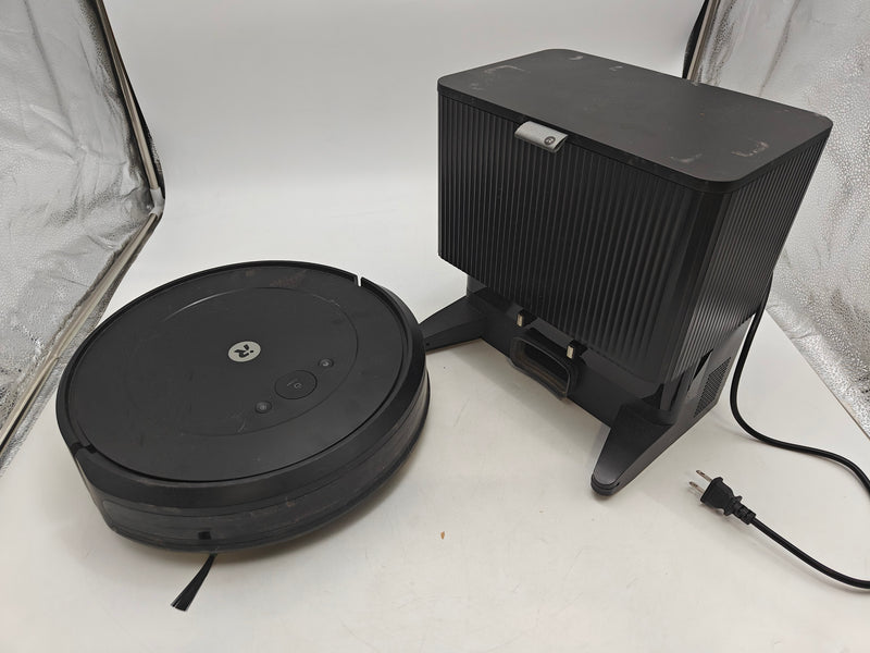 IROBOT ROOMBA VACUUM 2 ESSENTIAL ROBOT WITH AUTOEMPTY DOCK - Scratch & Dent