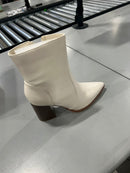 GENERIC WOMENS POINTED TOE HIGH HEELS WHITE WINTER SIZE: WOMEN 7 - WHITE - Like New