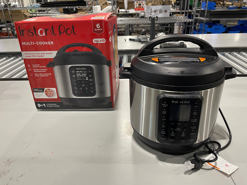 INSTANT POT 6QT 9-IN-1 PRESSURE COOKER - STAINLESS STEEL - Like New