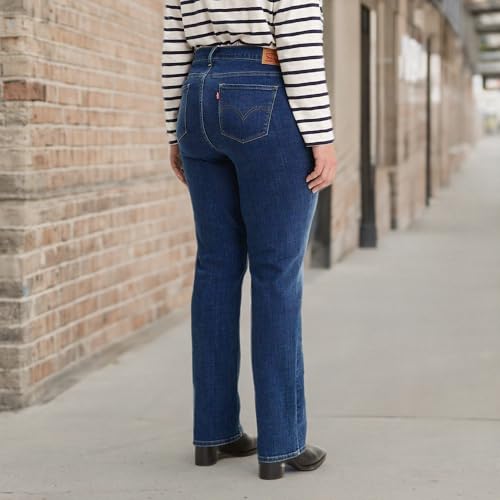 39250 LEVI'S WOMEN CLASSIC STRAIGHT Jeans WOMEN Plus Size LAPIS DARK HORSE 33x32 - Brand New