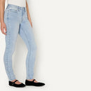 AMAZON ESSENTIALS WOMEN 2 SHORT - ICED BLUE LIGHT WASH - SIZE 2 SHORT - Like New