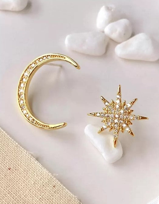 GENERIC RHINESTONE MOON & STAR DECOR MISMATCHED STUD EARRINGS - GOLD - Like New