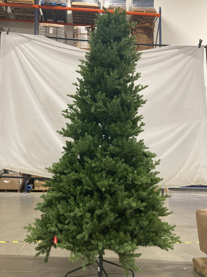 GENERIC 9FT CHRISTMAS TREE WITH LIGHTS - GREEN - Like New