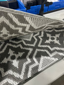 ALFOLO OUTDOOR RECTANGLE RUG 104" BY 70" - GREY,WHITE - Like New