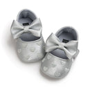 ELEANOS NEWBORN BABY GIRLS SOFT SOLED BOW-KNOT CRIB SHOES SIZE: YOUTH L - SILVER - Like New