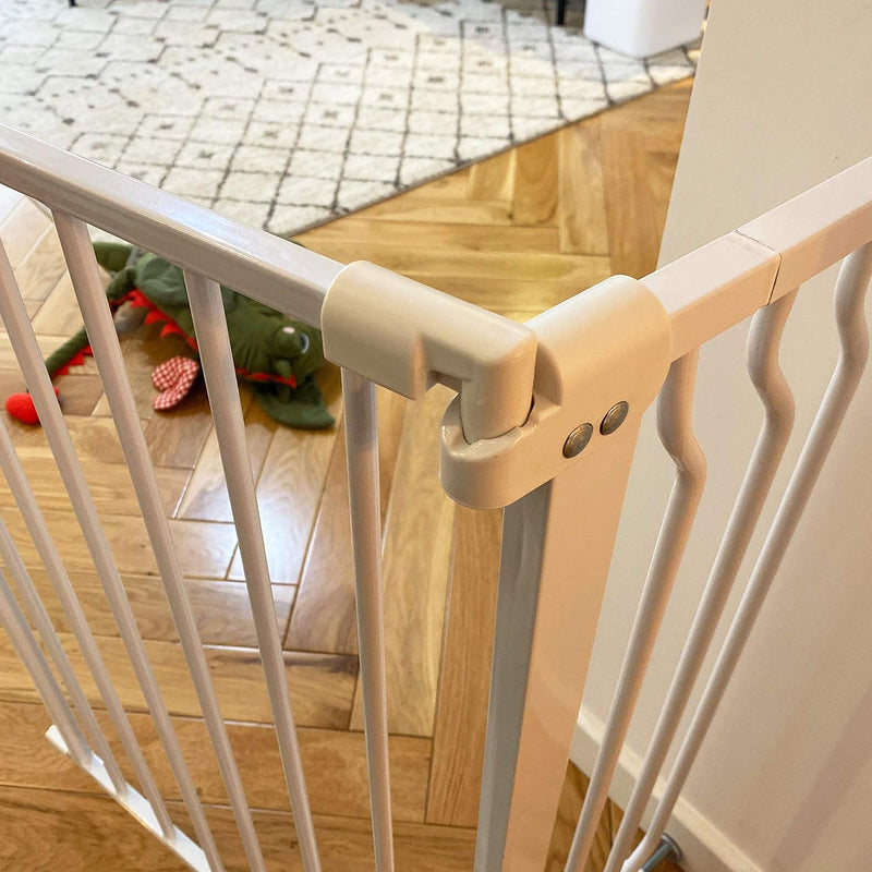 BALANCEFROM EASY WALK-THRU SAFETY GATE FOR DOORWAYS AND STAIRWAYS SIZES - WHITE - Like New
