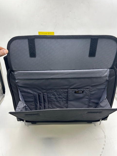 SOLO NEW YORK MORGAN ROLLING CATALOG CASE FITS DEVICES UP TO 15.6" - BLACK - Like New
