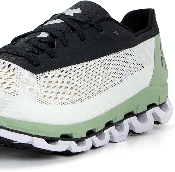 37.99641 ON MEN'S CLOUDBOOM RUNNING SHOES BLACK/ WHITE SIZE 9.5 - Like New