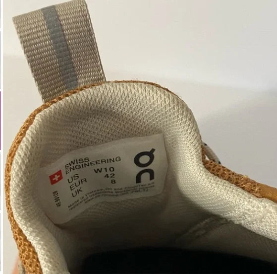 ON RUNNING CLOUDAWAY WOMEN'S SHOES - SIZE: WOMEN 7.5 - ALMOND/GLACIER - Like New